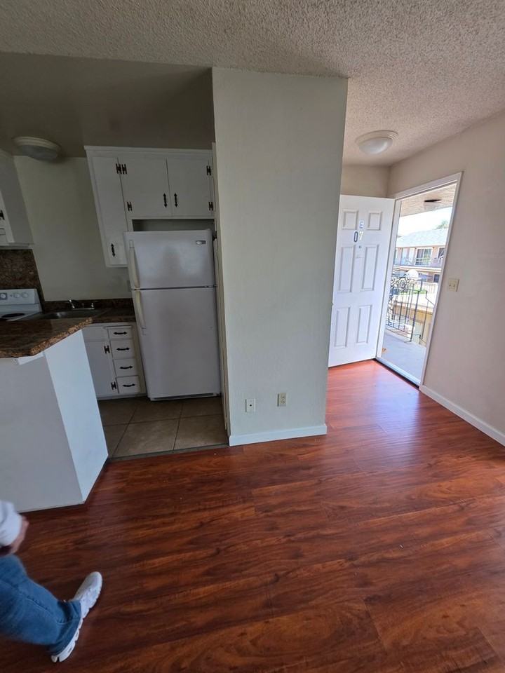 4033 Hamilton Ave Apt E7 #E7 - Photo 3 of 8