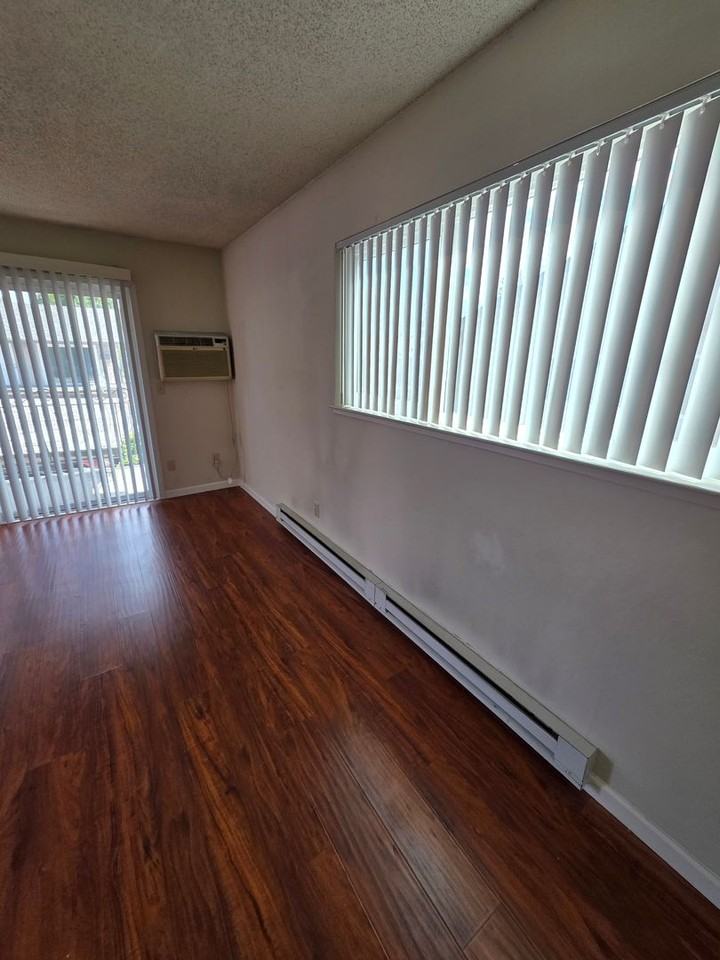 4033 Hamilton Ave Apt E7 #E7 - Photo 4 of 8
