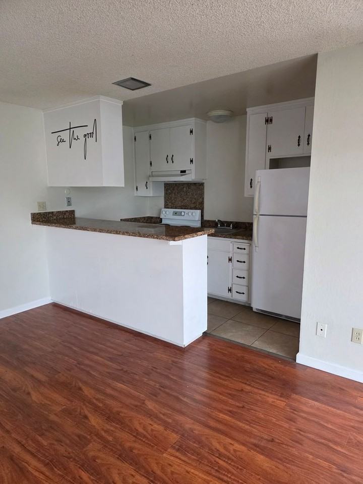 4033 Hamilton Ave Apt E7 #E7 - Photo 7 of 8