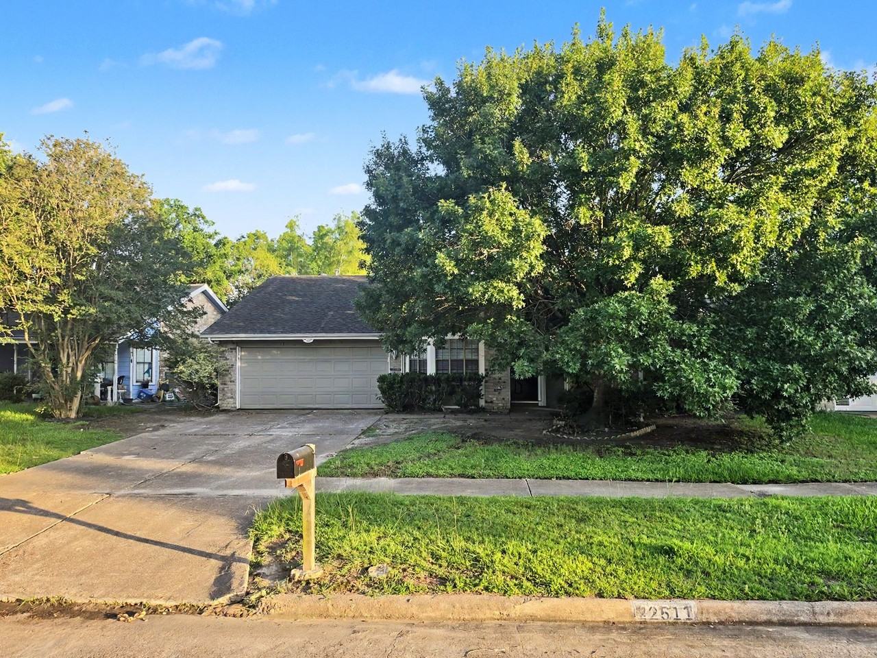 22511 Braken Manor Ln - Photo 2 of 17