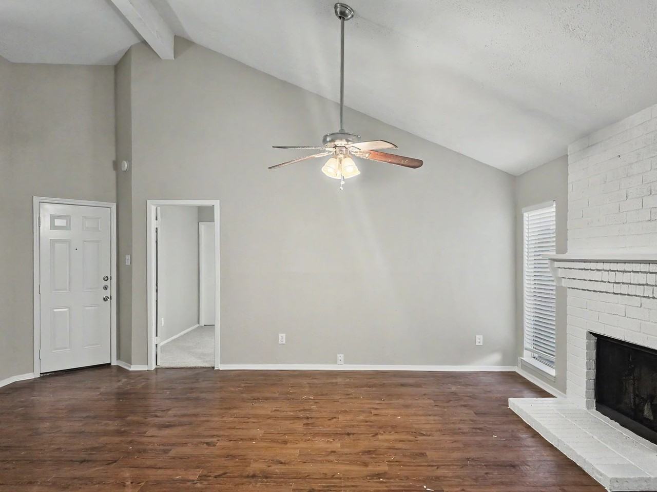 22511 Braken Manor Ln - Photo 5 of 17