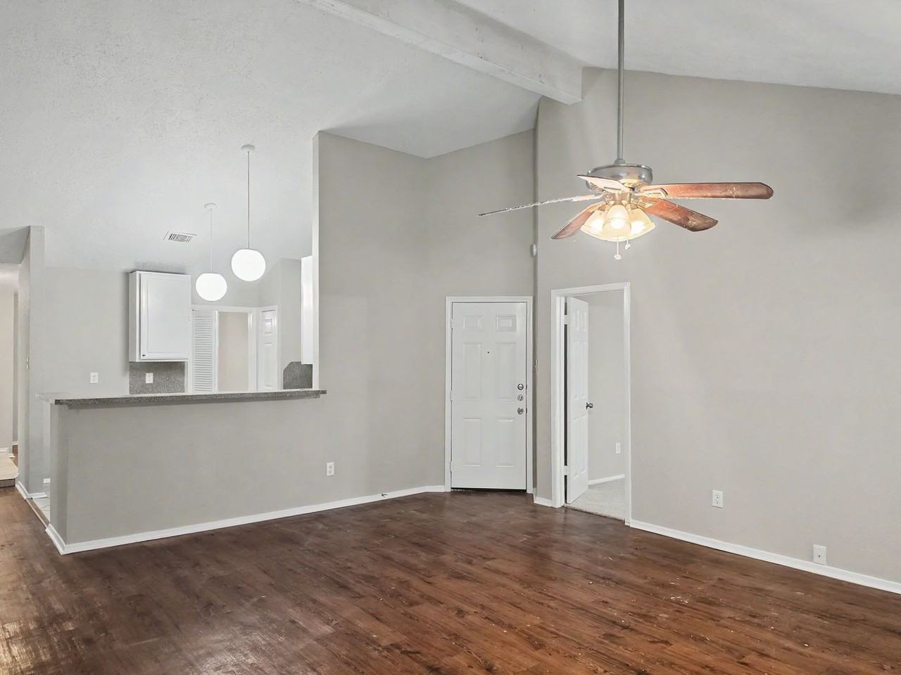22511 Braken Manor Ln - Photo 6 of 17