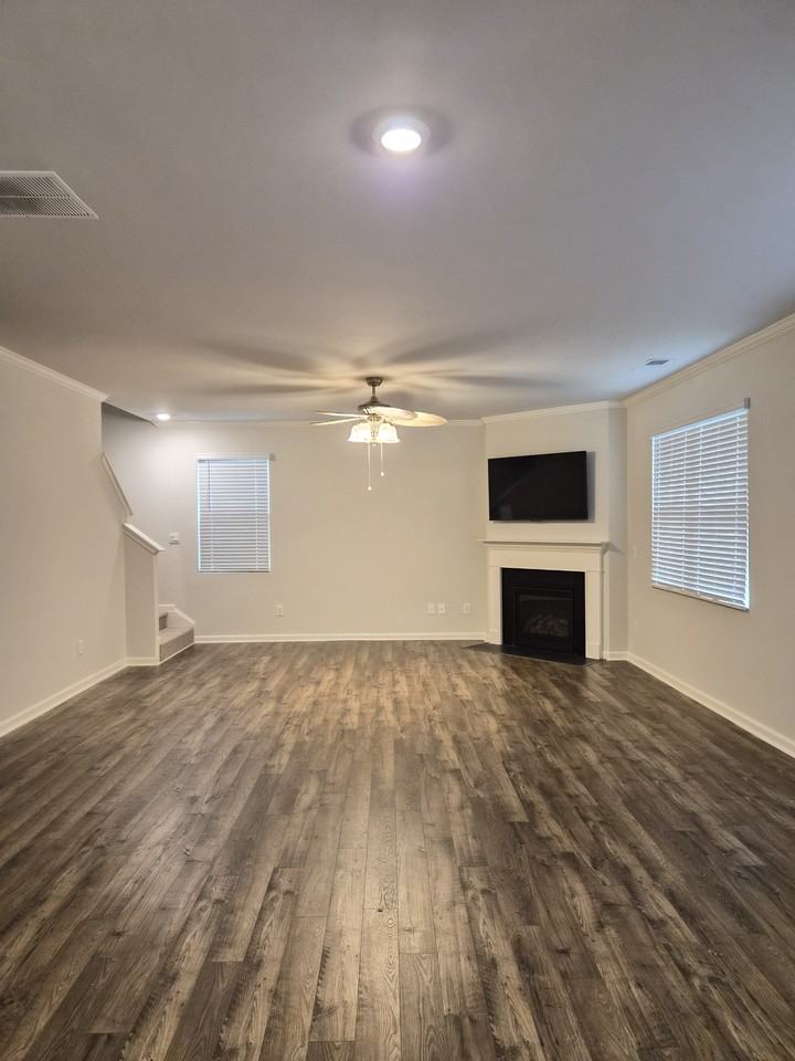 949 Brookfield Dr #NA - Photo 4 of 15