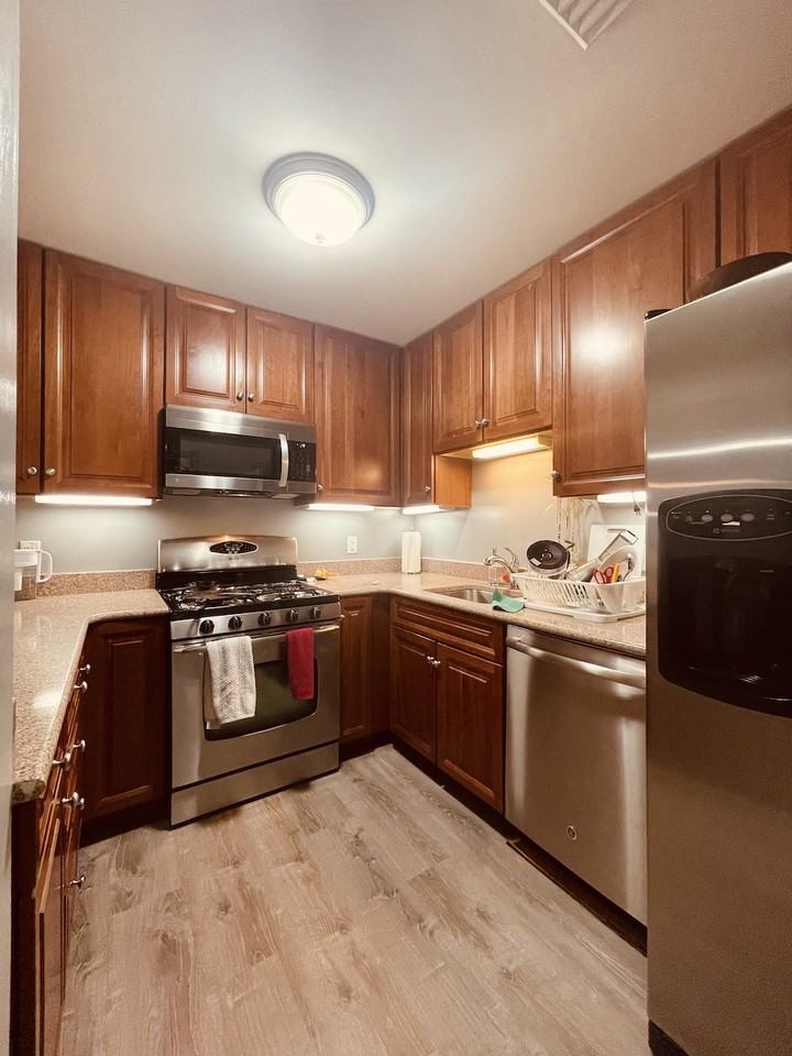318 Rindge Ave #304