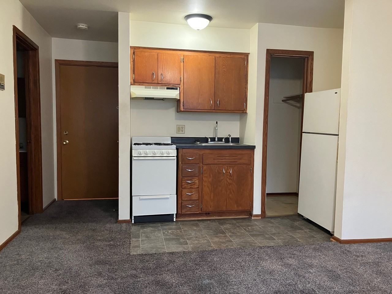 313 E Market St - Photo 2 of 6