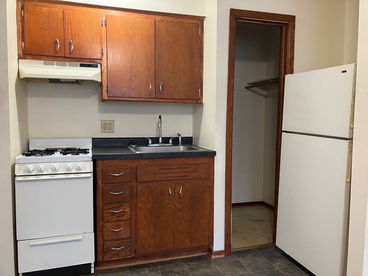 313 E Market St - Photo 3 of 6