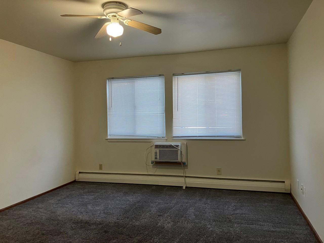 313 E Market St - Photo 4 of 6