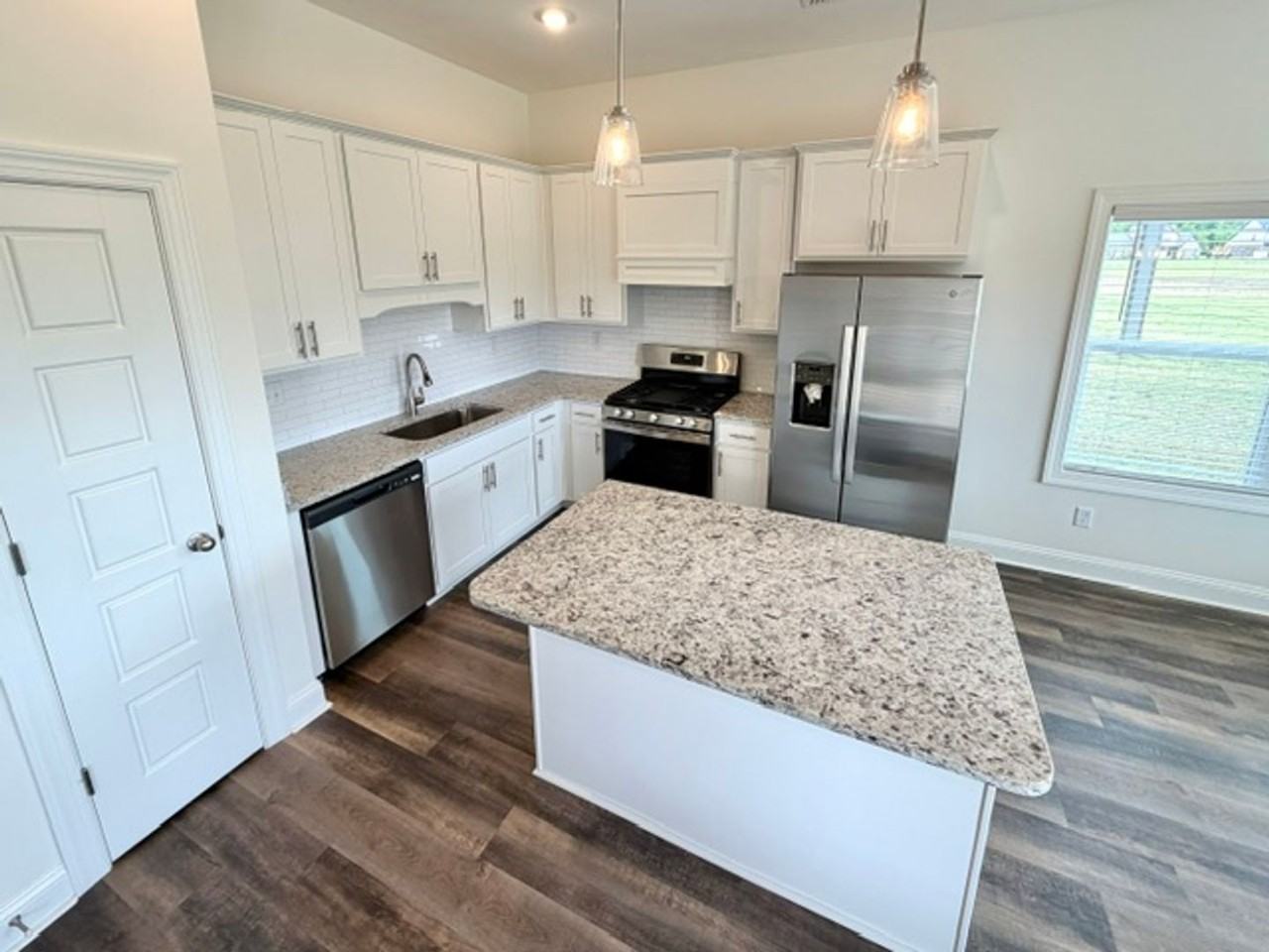5301 Douglas Dr - Photo 3 of 12