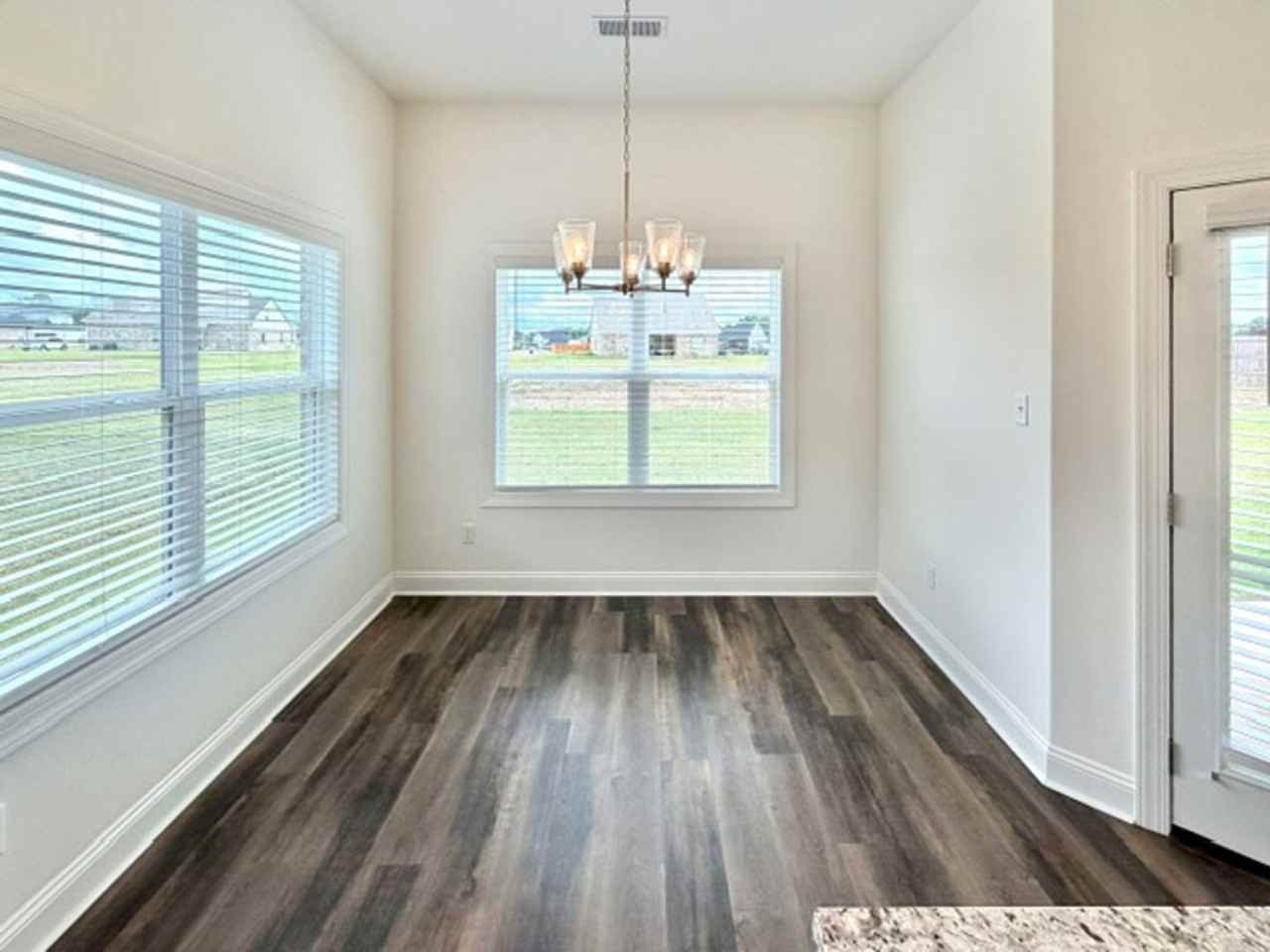 5301 Douglas Dr - Photo 4 of 12