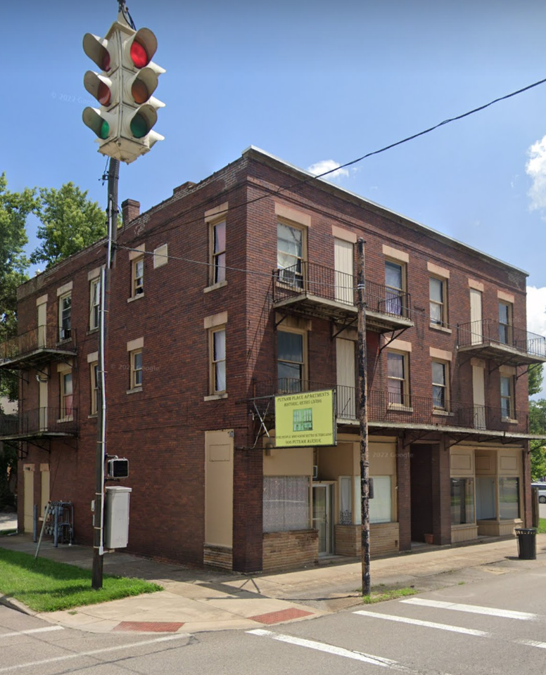 906 Putnam Ave - Photo 4 of 4
