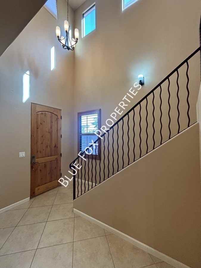 4688 N Belgravia Rd - Photo 3 of 30
