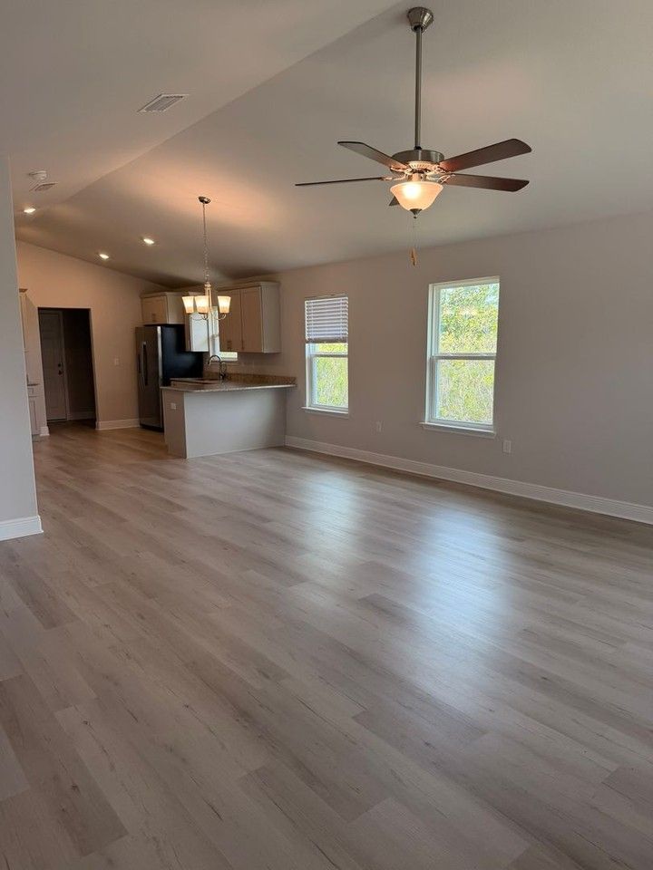 1007 Bayside St - Photo 3 of 25