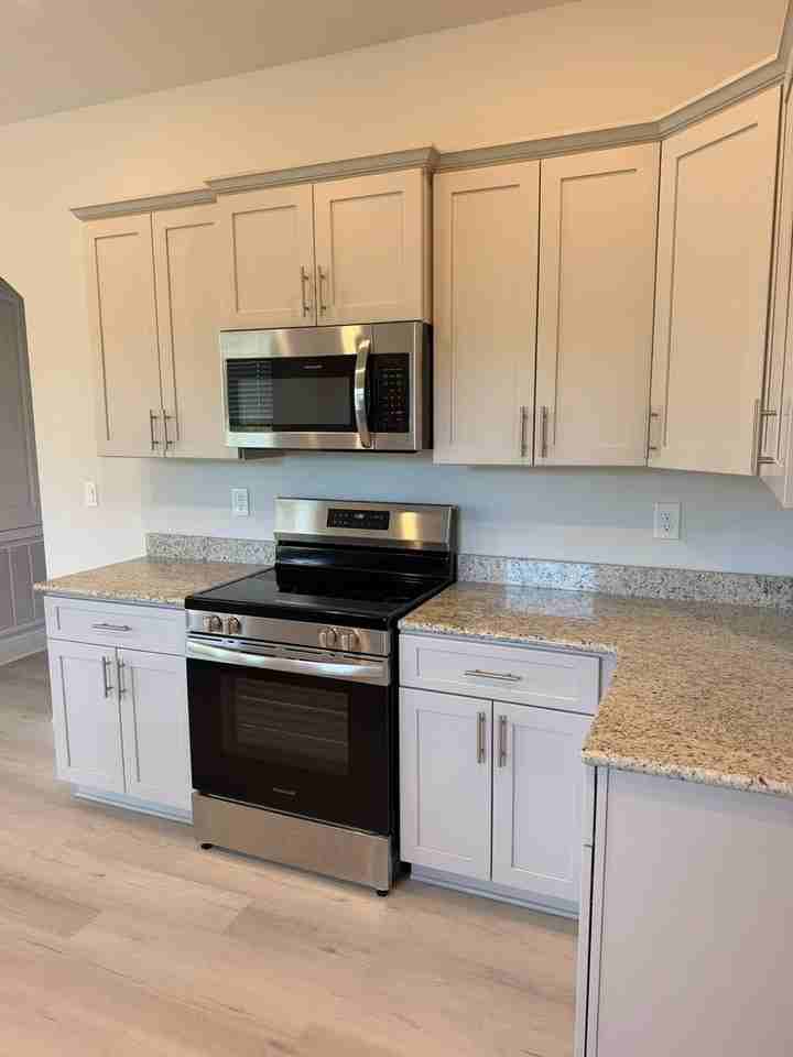 1007 Bayside St - Photo 6 of 25
