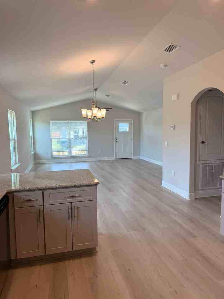 1007 Bayside St - Photo 7 of 25