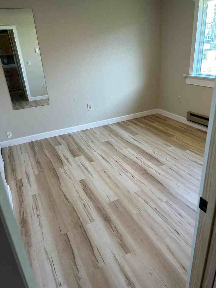 311 Phyllis Circle East - Photo 3 of 5