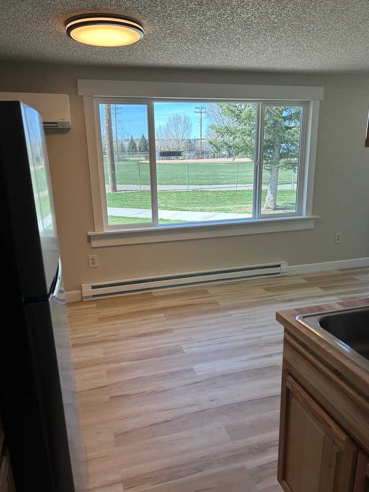 311 Phyllis Circle East - Photo 5 of 5