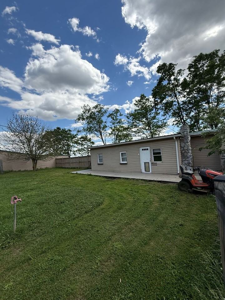 4069 Bullitt Rd - Photo 2 of 28