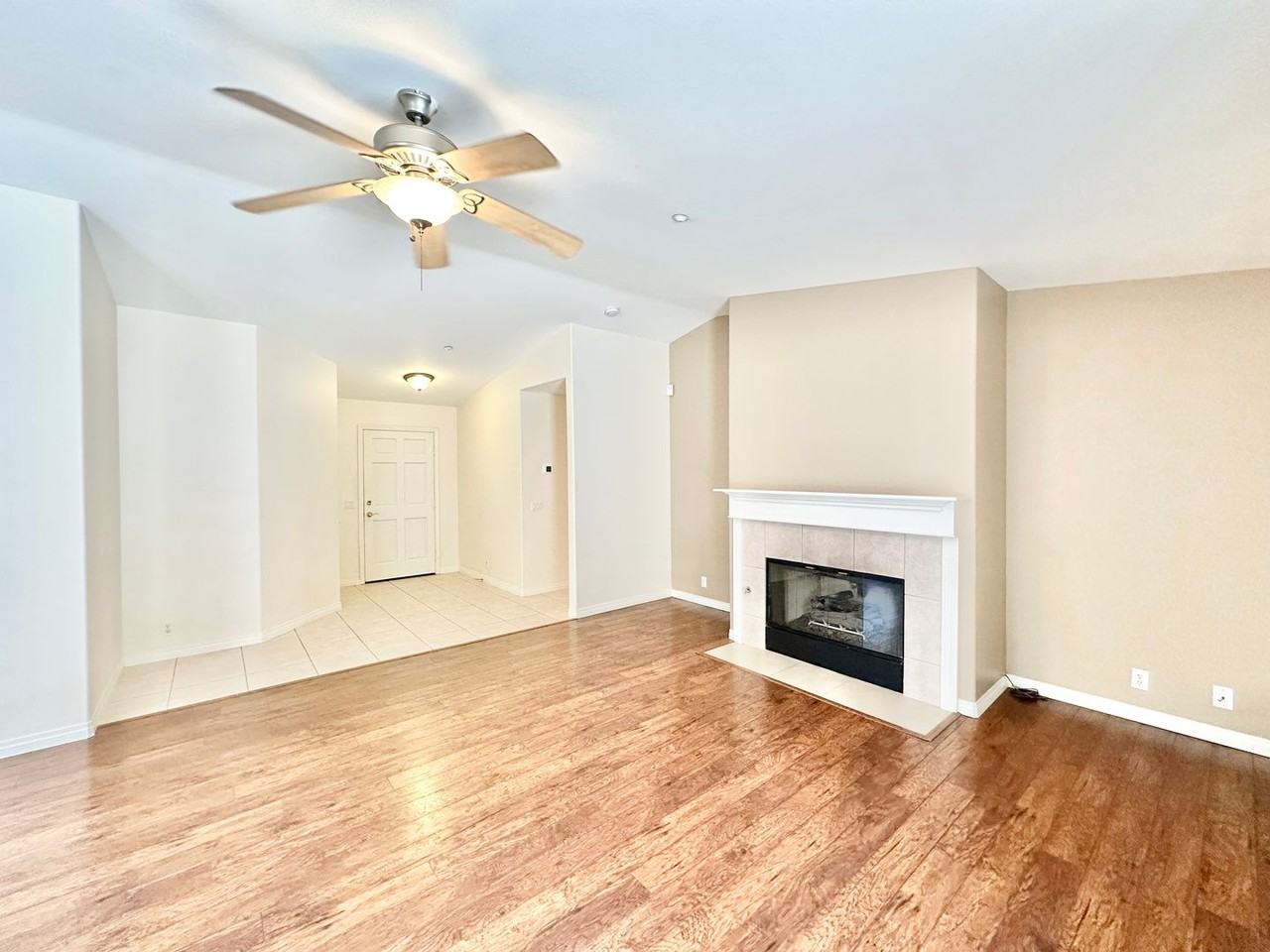 611 Summit Ave - Photo 6 of 50