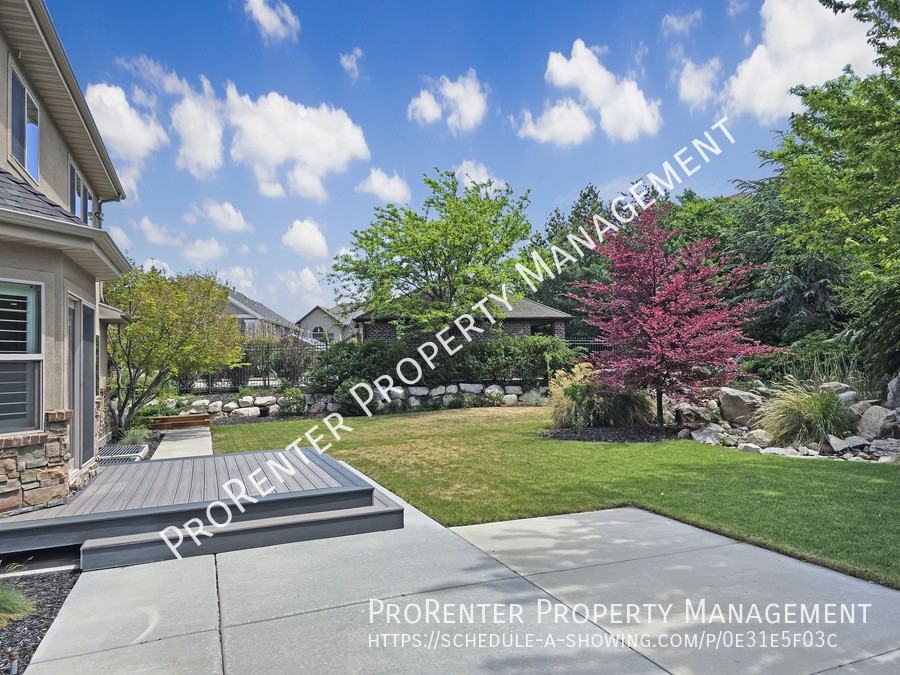 843 Eaglepointe Dr - Photo 2 of 47