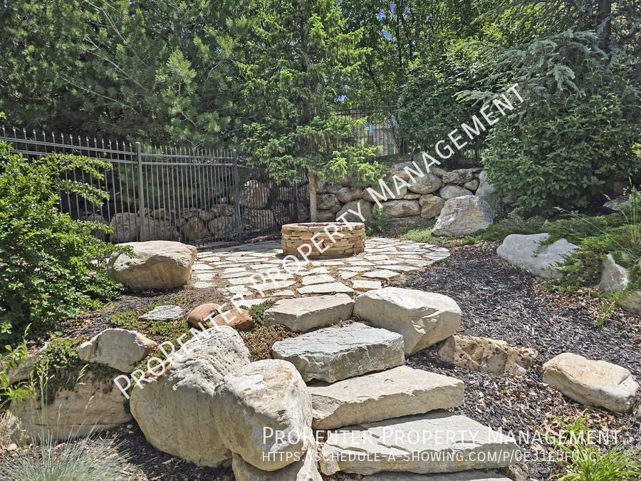 843 Eaglepointe Dr - Photo 3 of 47