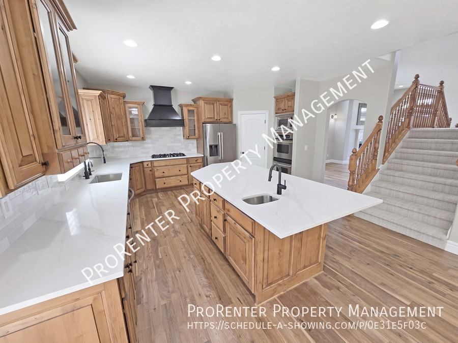 843 Eaglepointe Dr - Photo 6 of 47