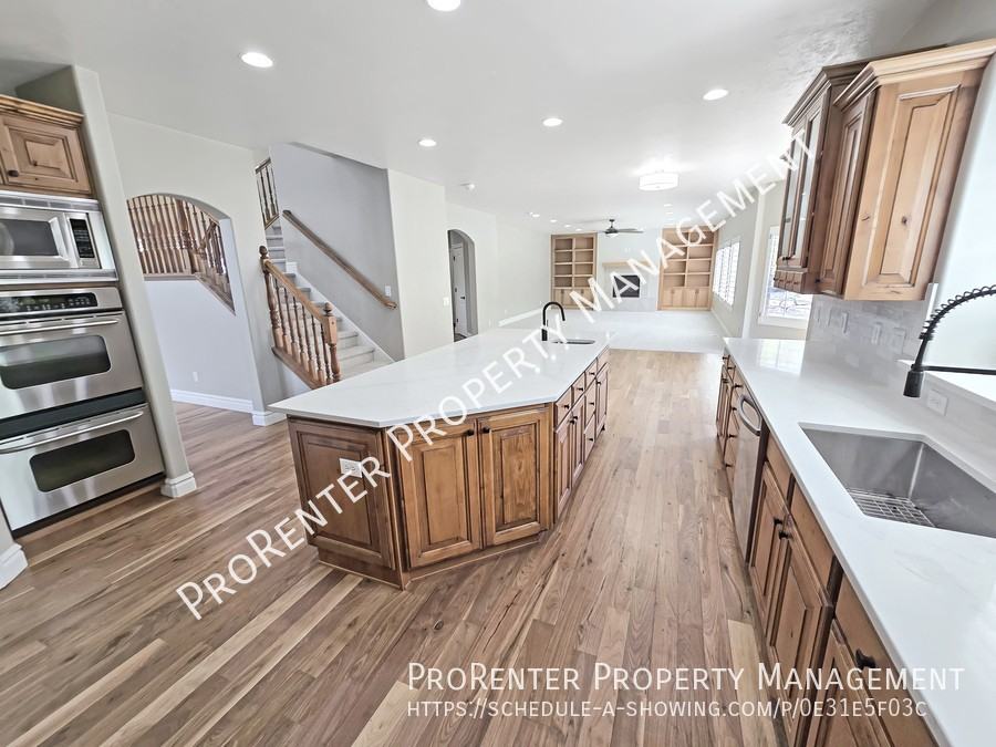 843 Eaglepointe Dr - Photo 7 of 47