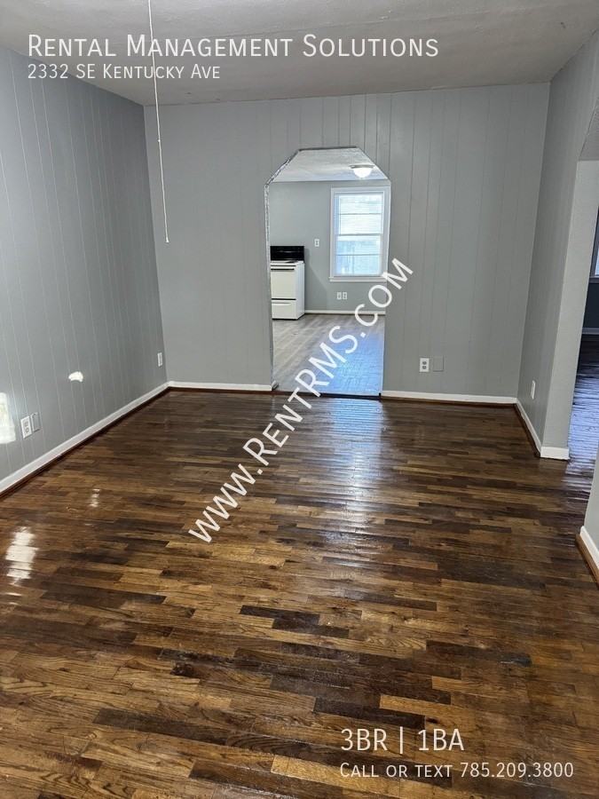 2332 Se Kentucky Ave - Photo 2 of 9