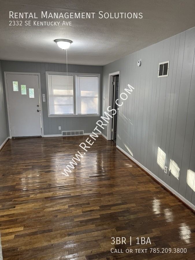 2332 Se Kentucky Ave - Photo 3 of 9