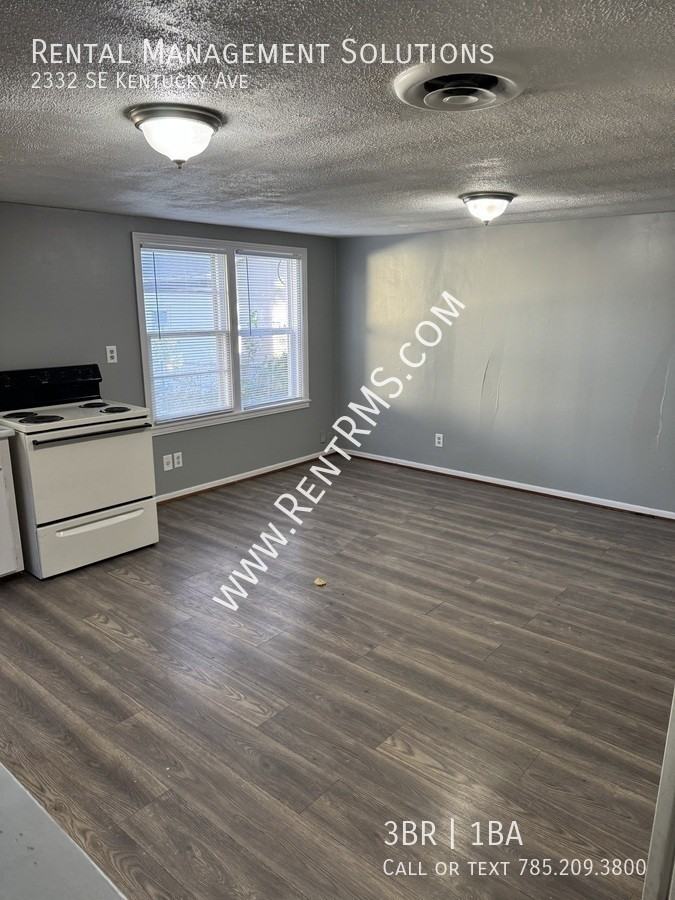 2332 Se Kentucky Ave - Photo 4 of 9