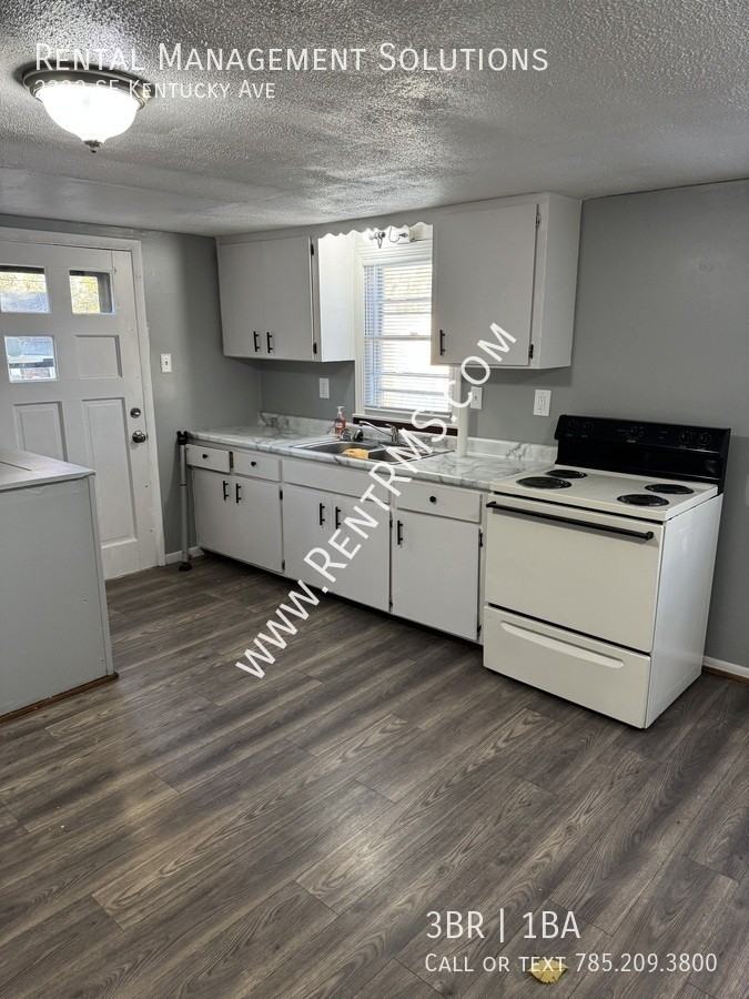 2332 Se Kentucky Ave - Photo 5 of 9