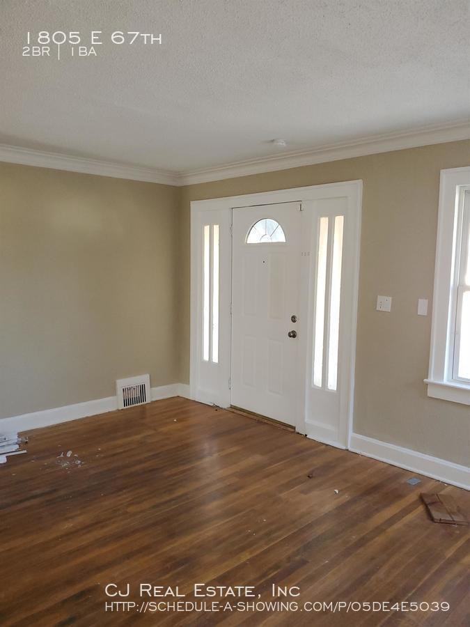 1805 E 67th Ter - Photo 2 of 7