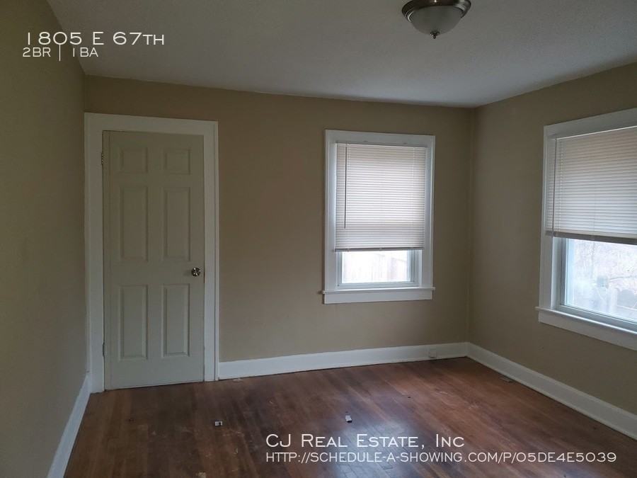 1805 E 67th Ter - Photo 3 of 7