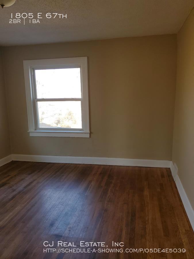 1805 E 67th Ter - Photo 5 of 7