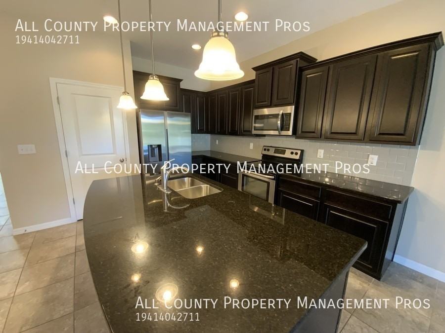 4464 Aqua Mirage St - Photo 3 of 28