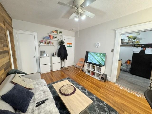 130 Sutherland Rd #7 - Photo 3 of 10