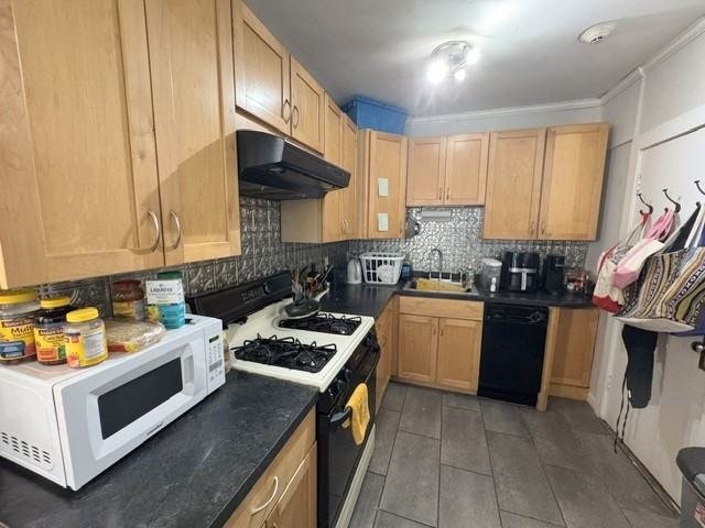 130 Sutherland Rd #7 - Photo 5 of 10