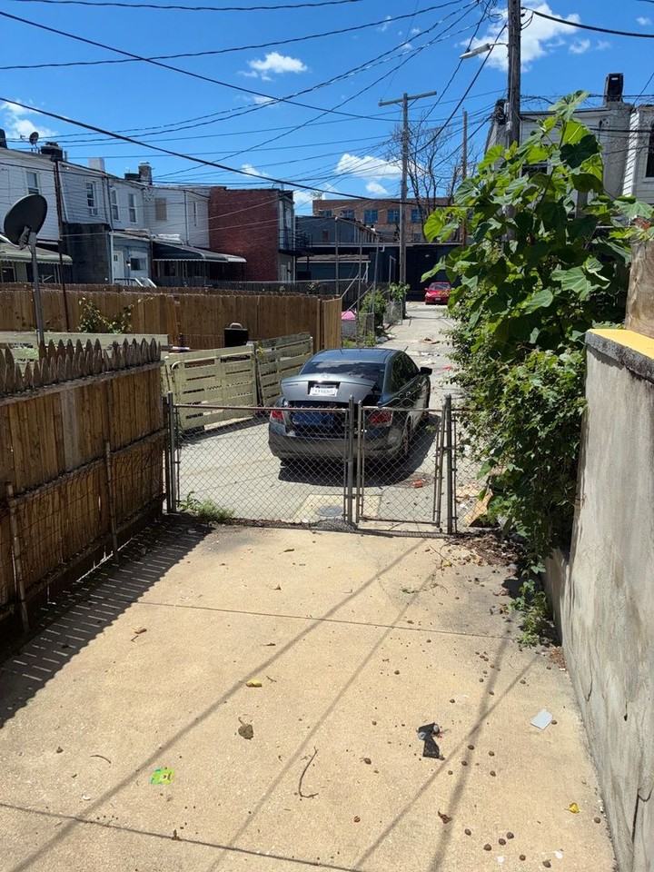 428 S Gilmor St - Photo 3 of 10
