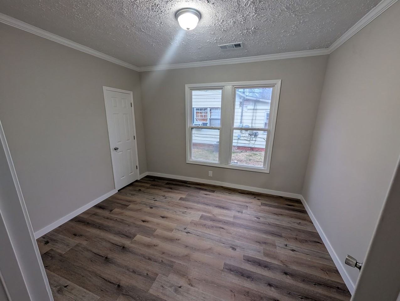 222 Lenoir Ave - Photo 4 of 8