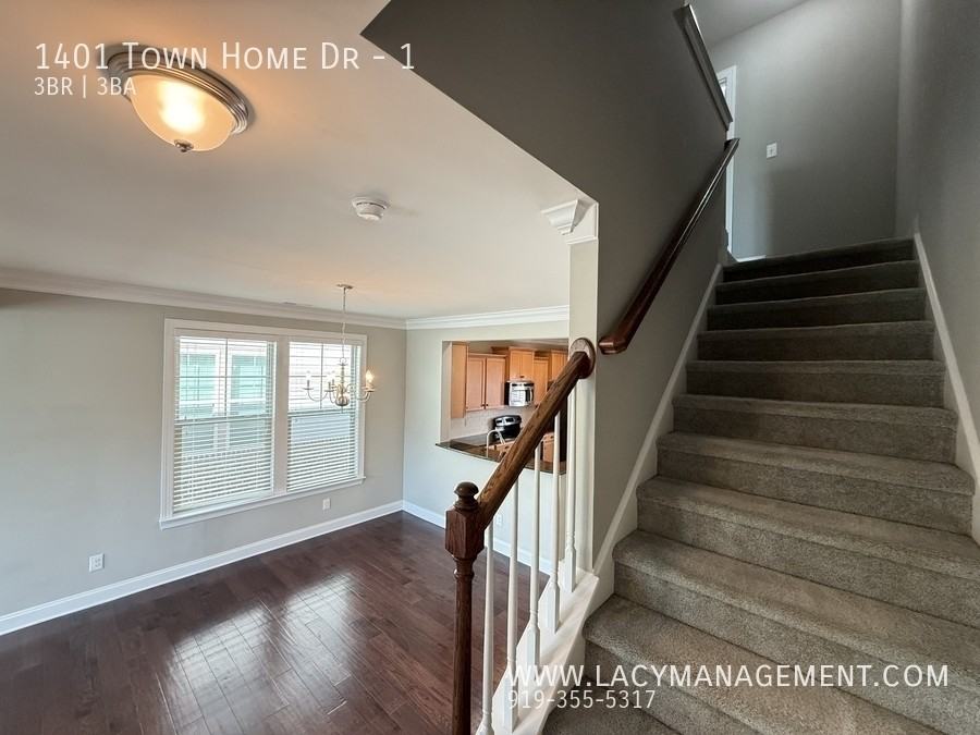 1401 Town Home Dr - Photo 3 of 27