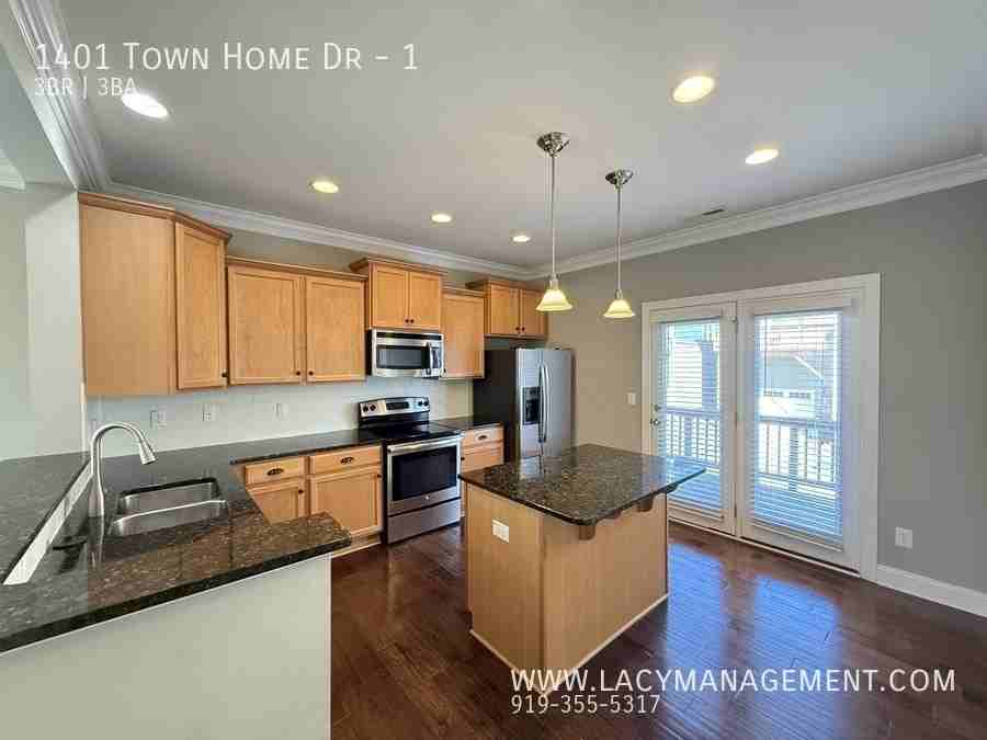 1401 Town Home Dr - Photo 6 of 27