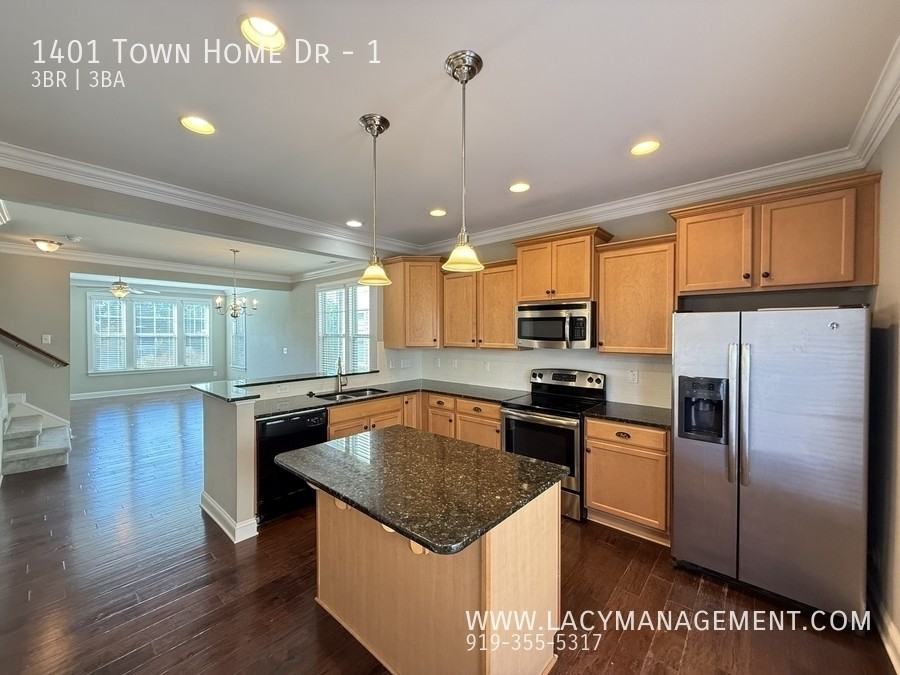 1401 Town Home Dr - Photo 7 of 27