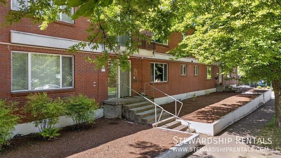 1020 E 18th Ave #1 - Photo 2 of 20