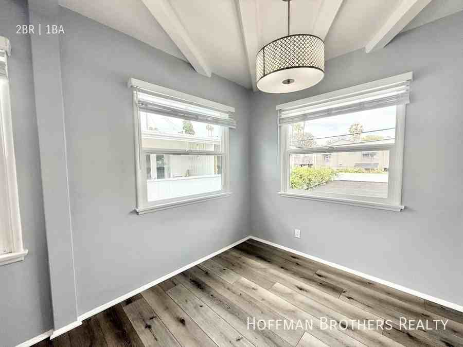 1220 N Harper Ave #10 - Photo 3 of 9