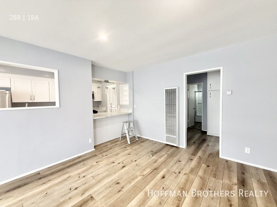 1220 N Harper Ave #10 - Photo 4 of 9
