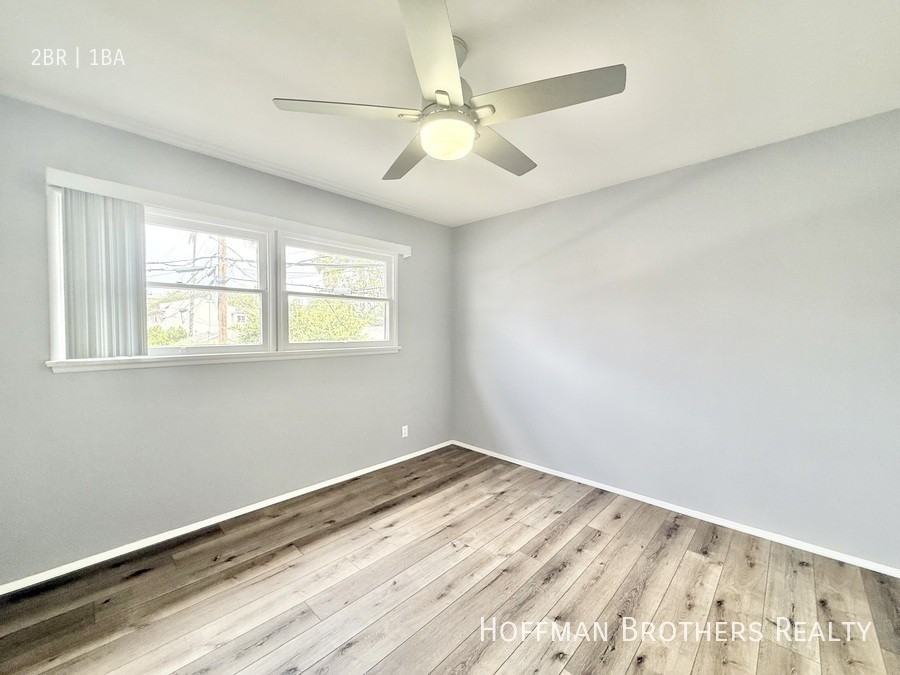 1220 N Harper Ave #10 - Photo 6 of 9