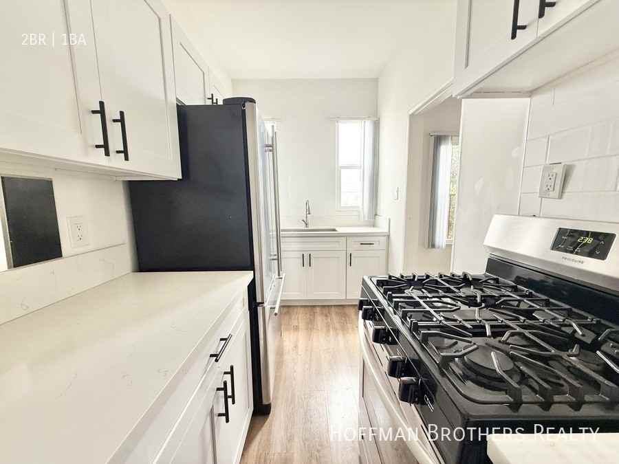 1801 N Kingsley Dr #208 - Photo 3 of 11