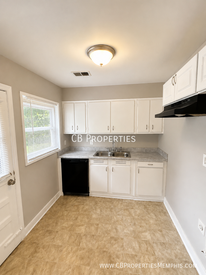 3717 Deerwood Cv - Photo 2 of 6