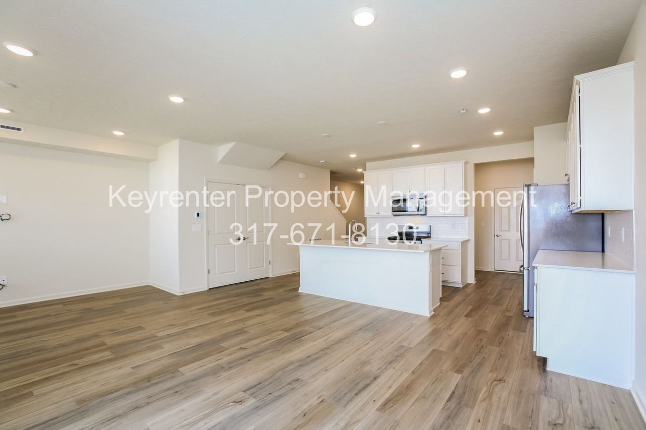 9738 Behner Dr - Photo 5 of 28