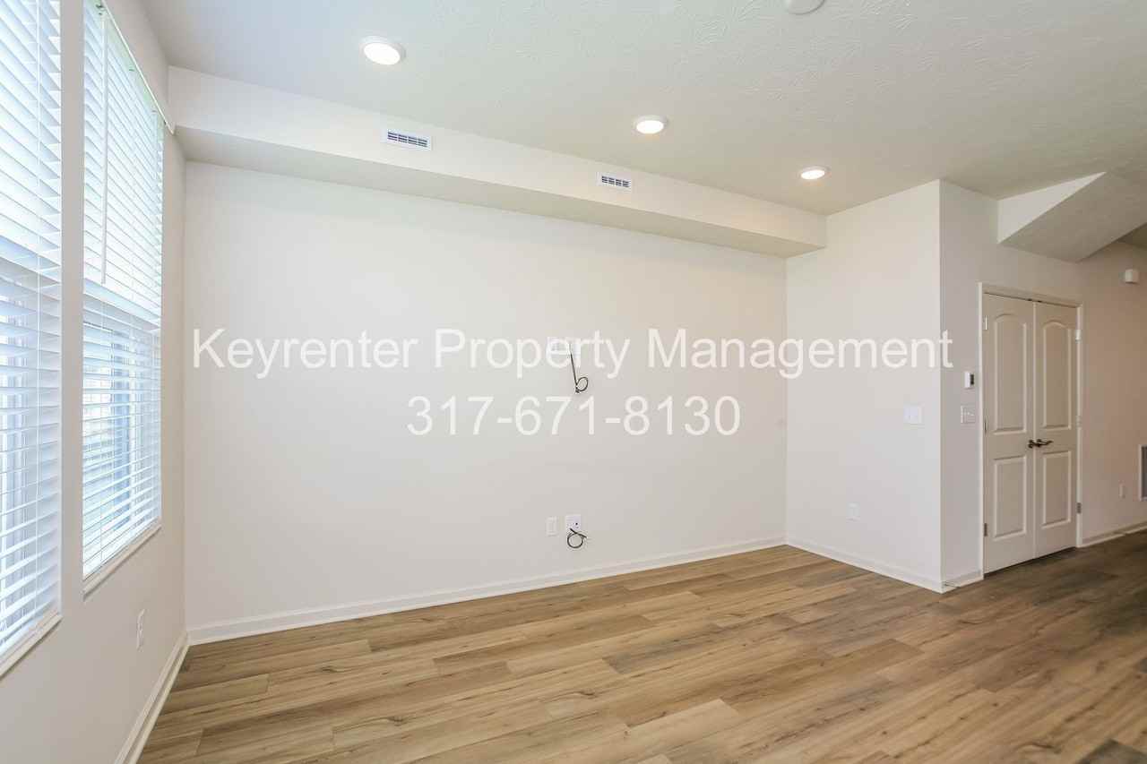9738 Behner Dr - Photo 6 of 28
