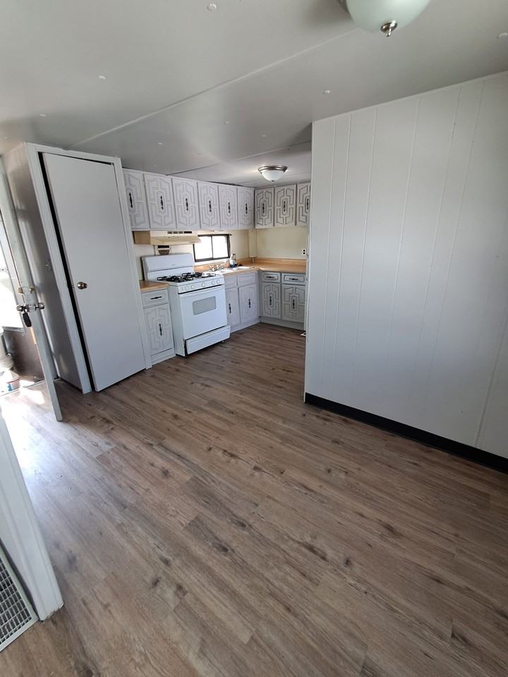 2303 South Greeley Highway - Photo 2 of 20